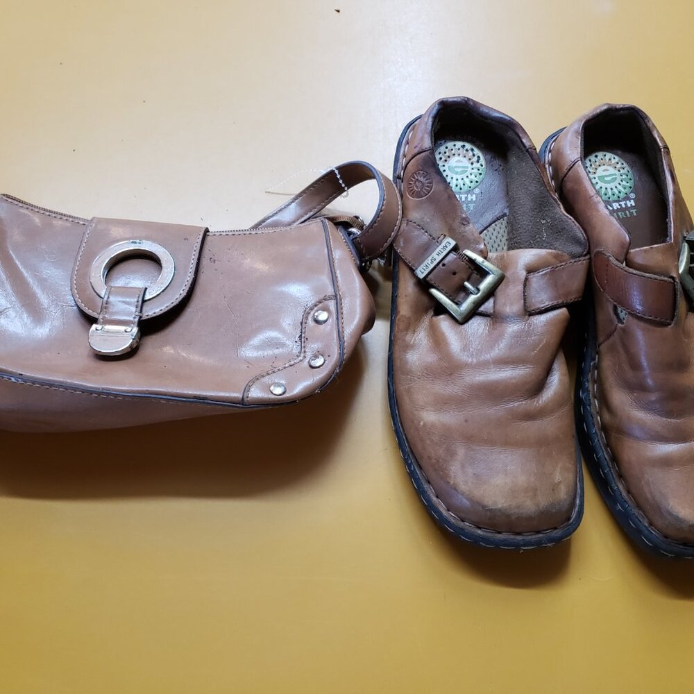 Brown leather bag and size 6 1/2